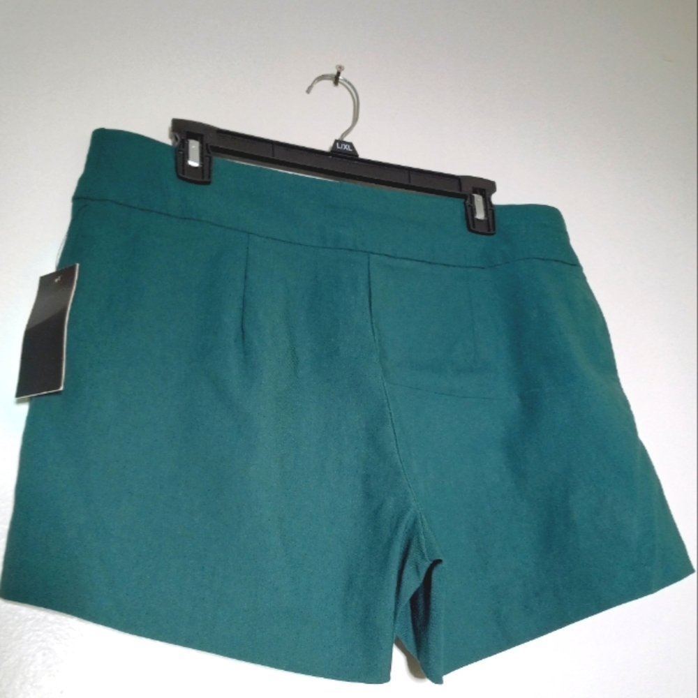 ALEX E OLIVIA Short Strech New, size XL color Green. - Picture 3 of 6